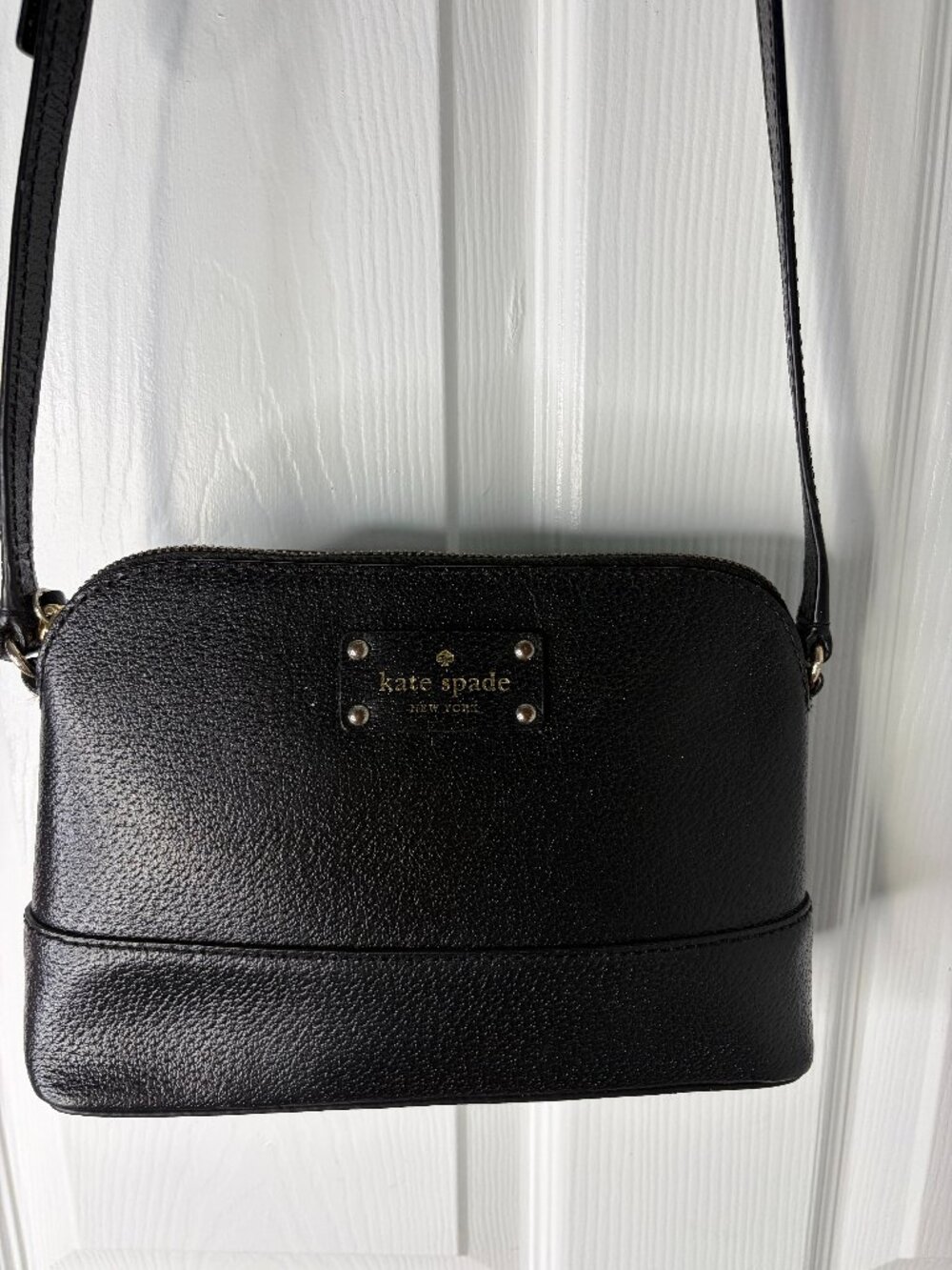 Kate Spade Wellesley Hanna Black Pebbled Leather Crossbody Bag Gold Plaque EUC